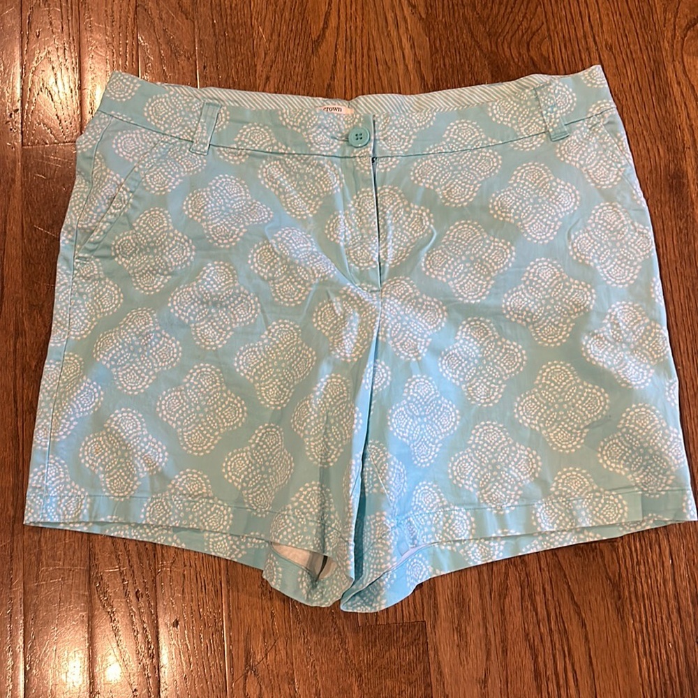 crown & ivy pattern shorts